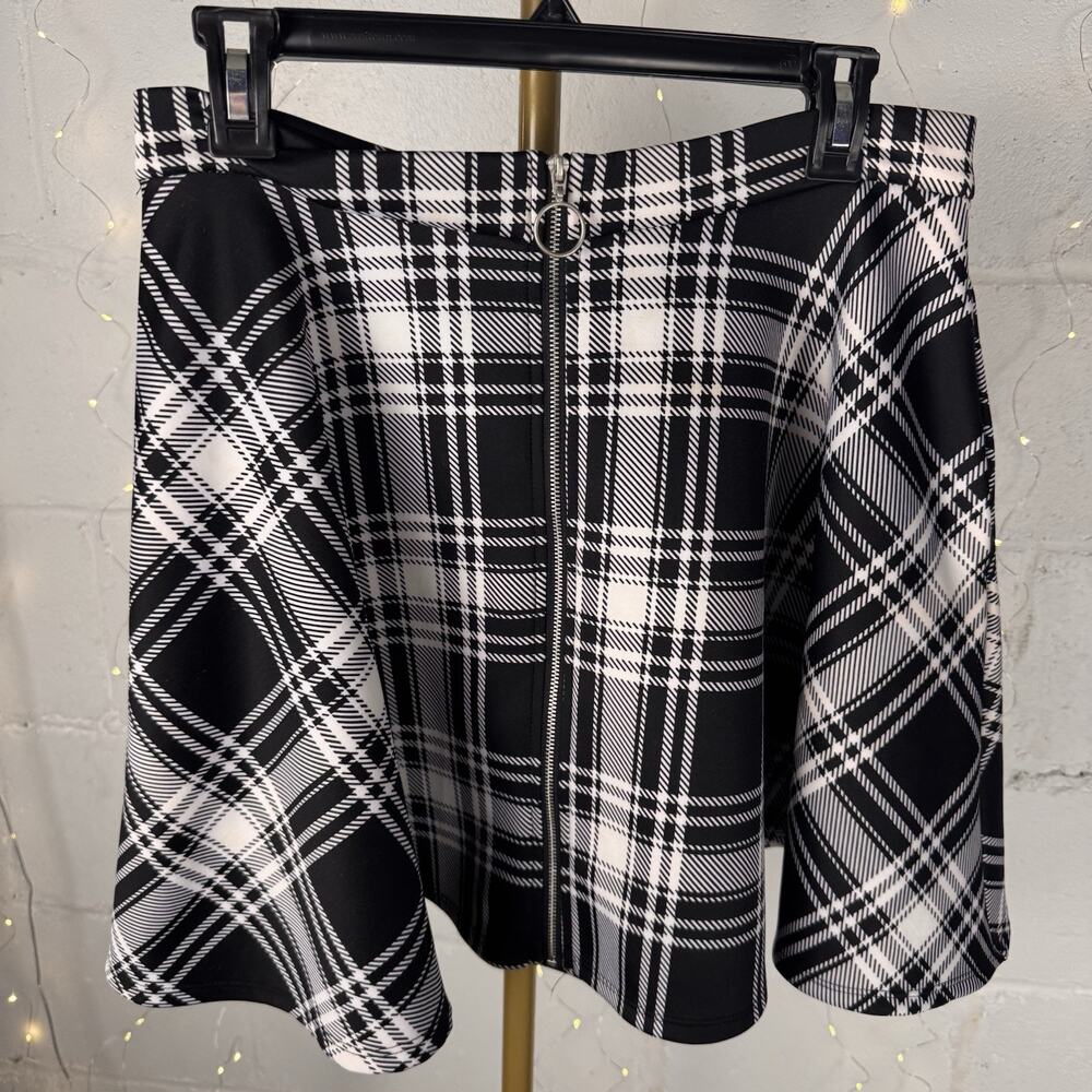 hot topic black white plaid mini skirt o-ring zip front size L